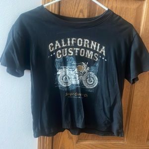 Black Holliser Cropped Tee